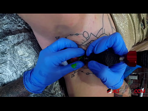❤️ An hottie thar a bheith tattooed Sully Savage fuair tattoo ar a clitoris Porn ardchaighdeáin uainn ga.virtsextor.ru ❌️